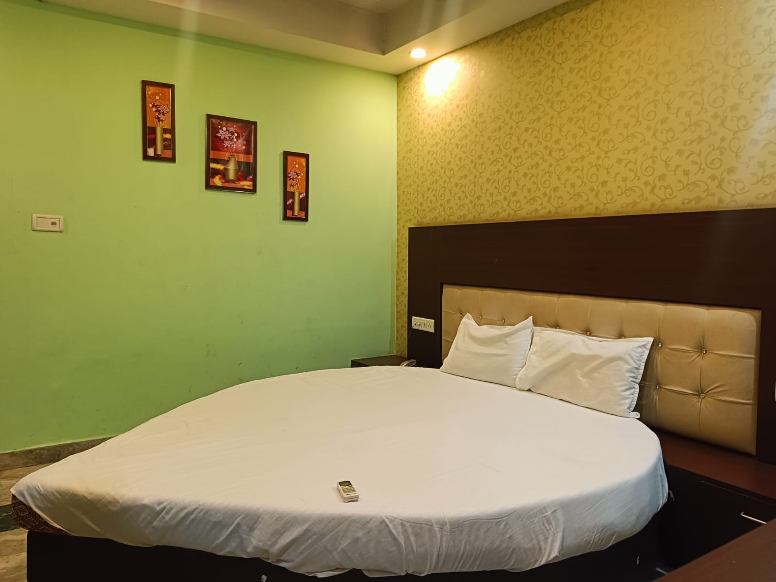 Delux Double Bed With Free Wifi